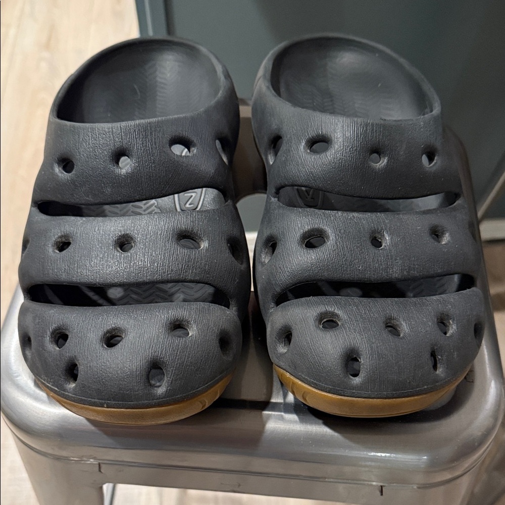 Keen size 13
